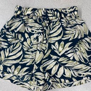Leaf Print Women's Shorts